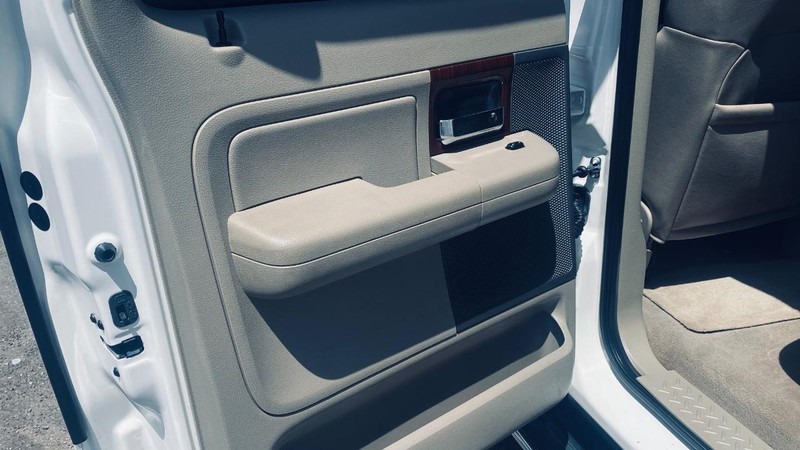 Ford F-150 Vehicle Full-screen Gallery Image 13