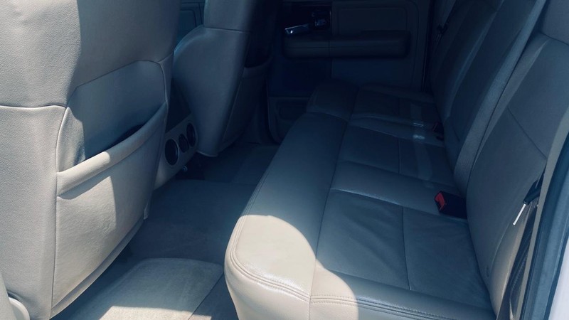Ford F-150 Vehicle Full-screen Gallery Image 14