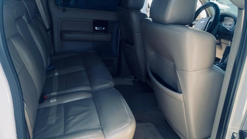 Ford F-150 Vehicle Full-screen Gallery Image 16