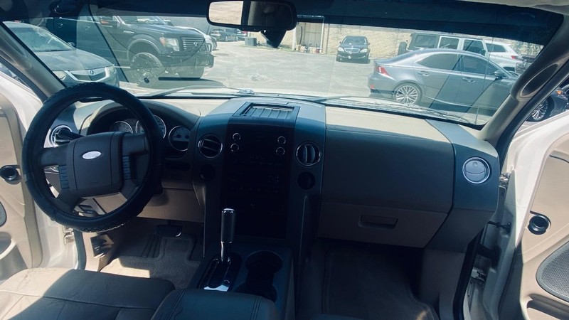 Ford F-150 Vehicle Full-screen Gallery Image 19
