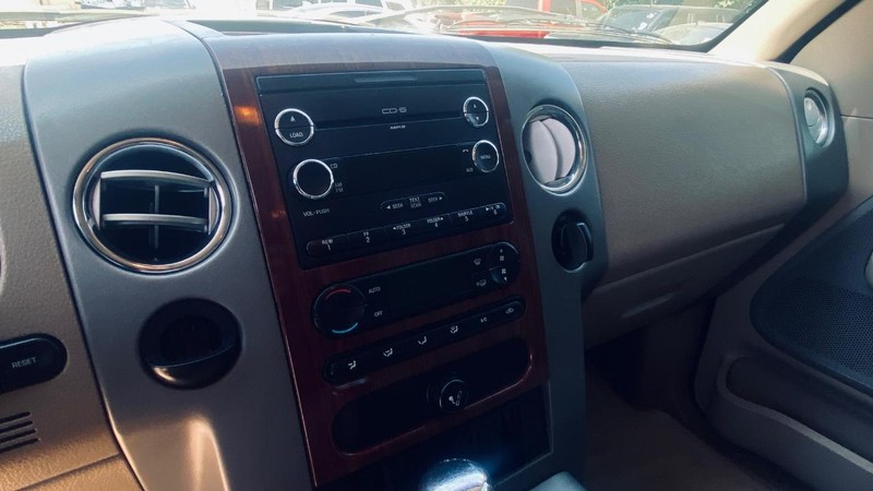 Ford F-150 Vehicle Full-screen Gallery Image 22
