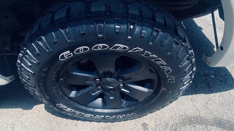 Ford F-150 Vehicle Full-screen Gallery Image 24