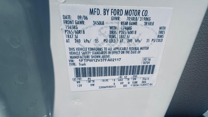 Ford F-150 Vehicle Full-screen Gallery Image 25