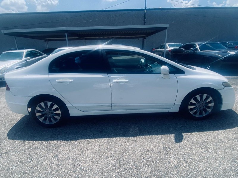Honda Civic Sedan Vehicle Full-screen Gallery Image 02