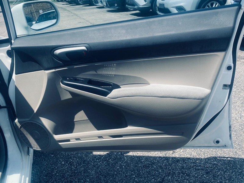 Honda Civic Sedan Vehicle Full-screen Gallery Image 17