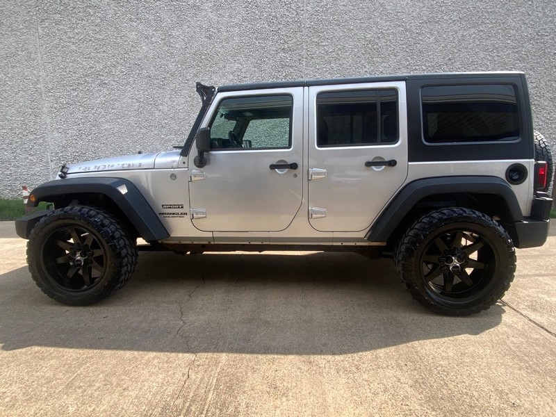 Jeep Wrangler Unlimited Vehicle Full-screen Gallery Image 02