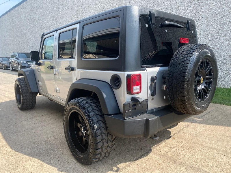 Jeep Wrangler Unlimited Vehicle Full-screen Gallery Image 03