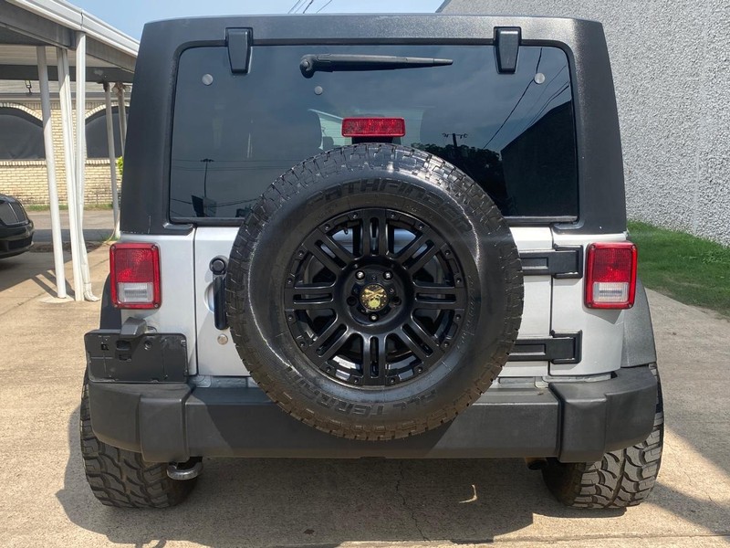 Jeep Wrangler Unlimited Vehicle Full-screen Gallery Image 04