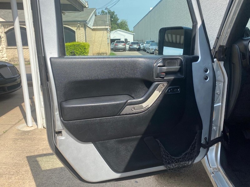 Jeep Wrangler Unlimited Vehicle Full-screen Gallery Image 11