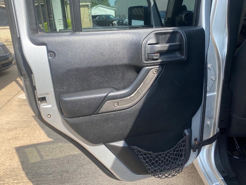 Jeep Wrangler Unlimited Vehicle Full-screen Gallery Image 13