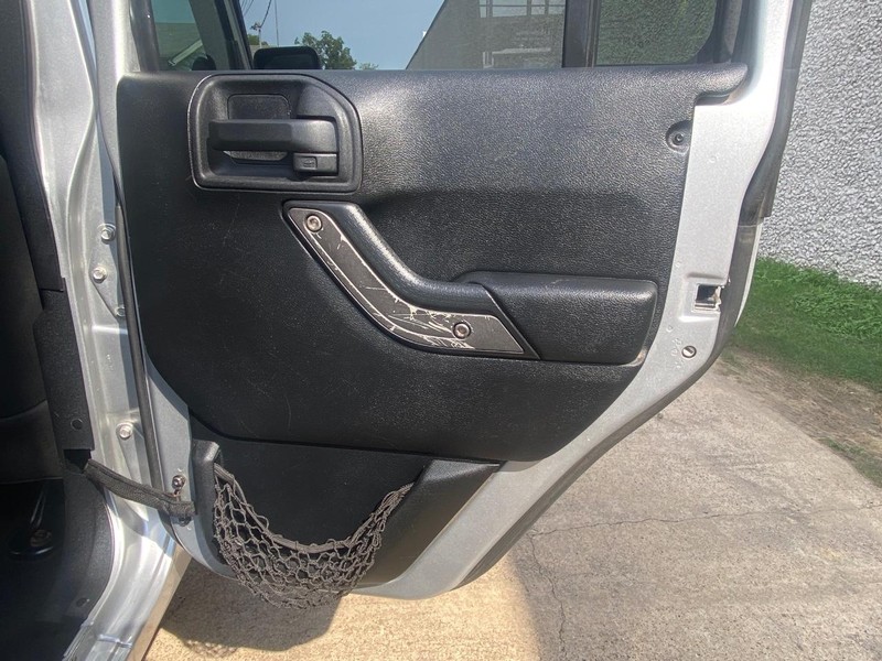 Jeep Wrangler Unlimited Vehicle Full-screen Gallery Image 16