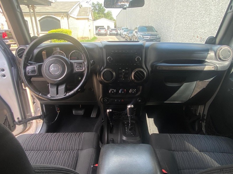 Jeep Wrangler Unlimited Vehicle Full-screen Gallery Image 17