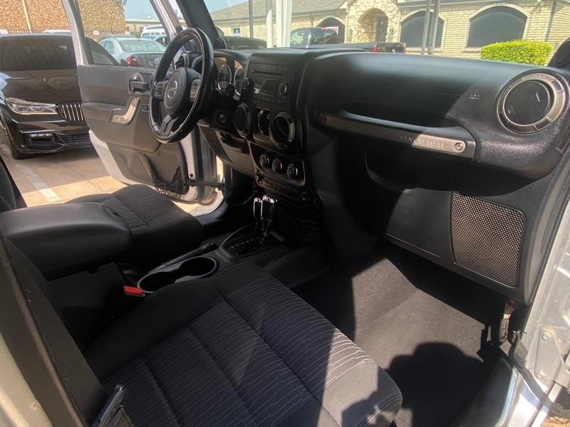 Jeep Wrangler Unlimited Vehicle Full-screen Gallery Image 21