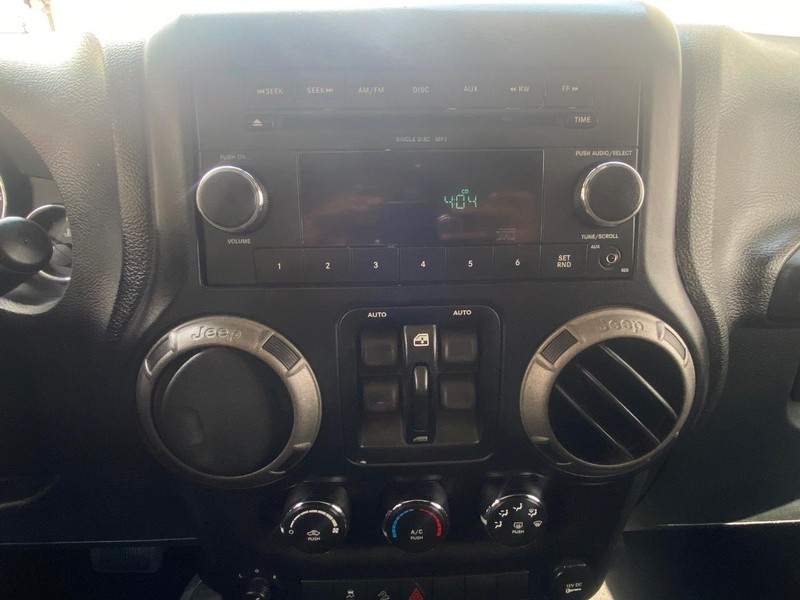 Jeep Wrangler Unlimited Vehicle Full-screen Gallery Image 23