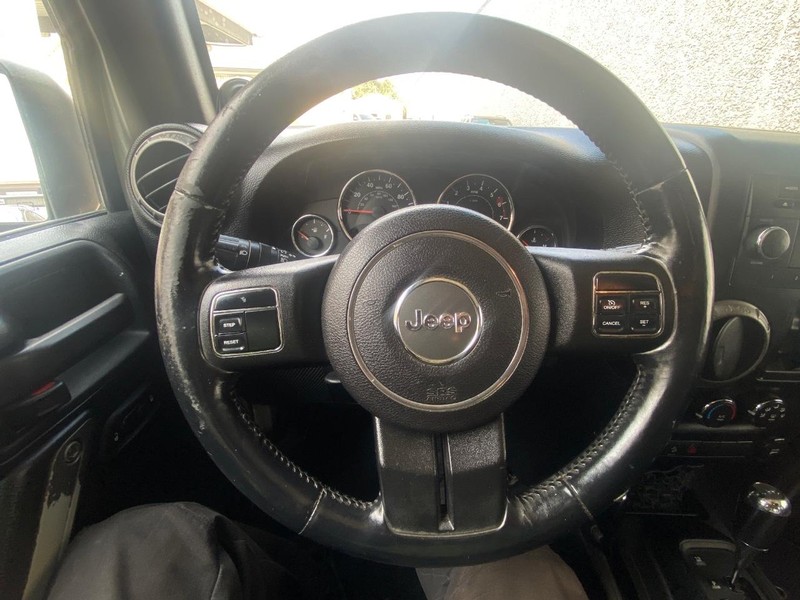 Jeep Wrangler Unlimited Vehicle Full-screen Gallery Image 24