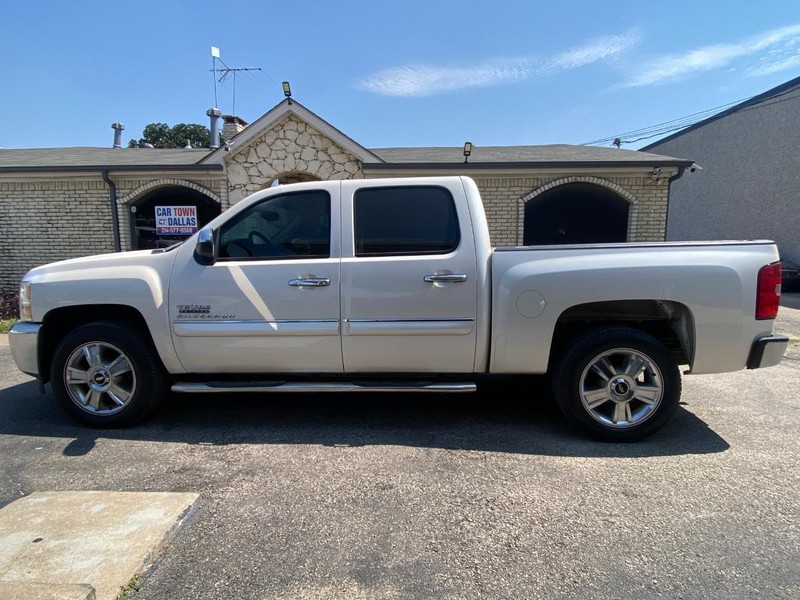 Chevrolet Silverado 1500 Vehicle Full-screen Gallery Image 02
