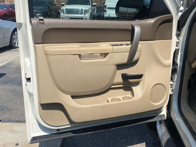 Chevrolet Silverado 1500 Vehicle Full-screen Gallery Image 11