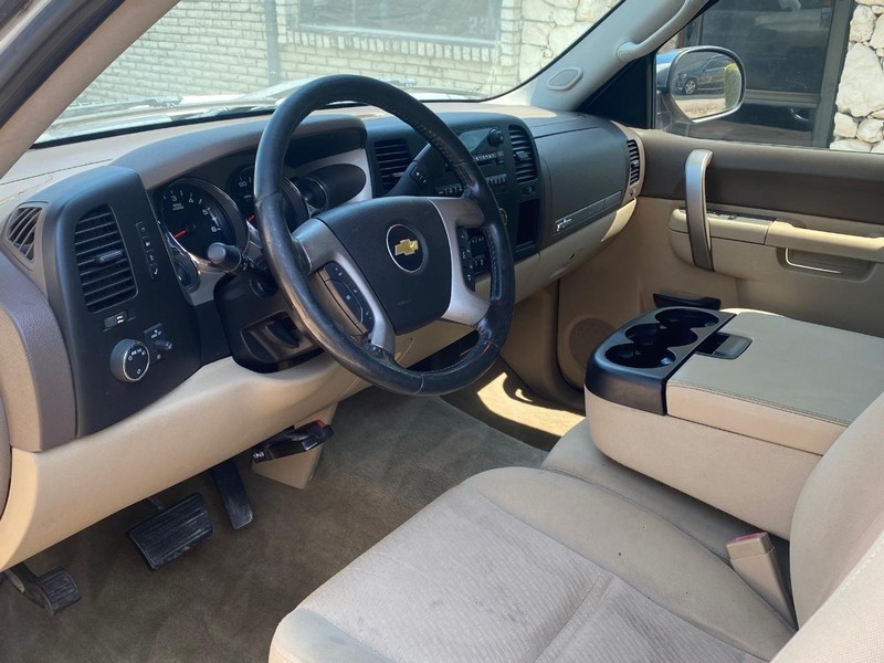 Chevrolet Silverado 1500 Vehicle Full-screen Gallery Image 12