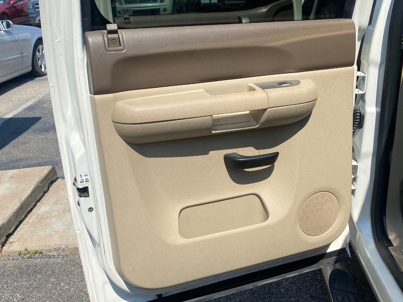 Chevrolet Silverado 1500 Vehicle Full-screen Gallery Image 13