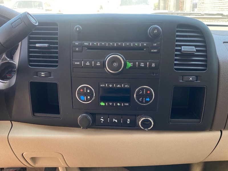 Chevrolet Silverado 1500 Vehicle Full-screen Gallery Image 17