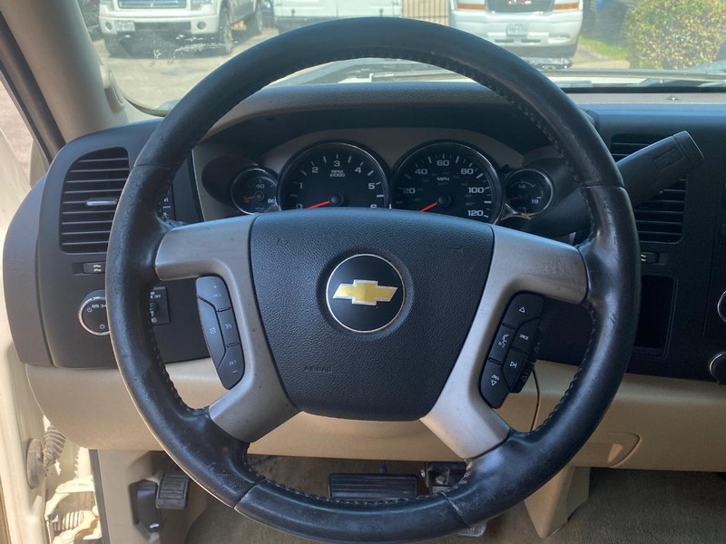 Chevrolet Silverado 1500 Vehicle Full-screen Gallery Image 18