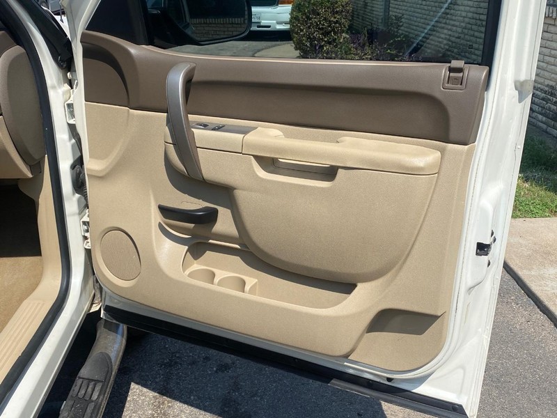 Chevrolet Silverado 1500 Vehicle Full-screen Gallery Image 22