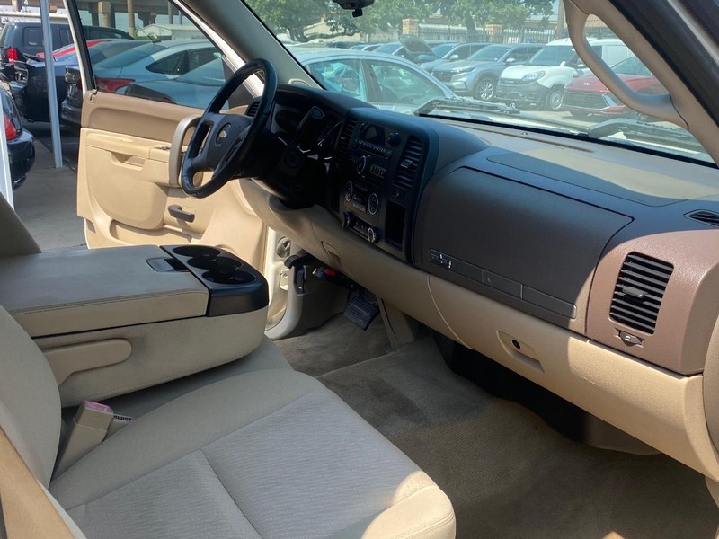 Chevrolet Silverado 1500 Vehicle Full-screen Gallery Image 23