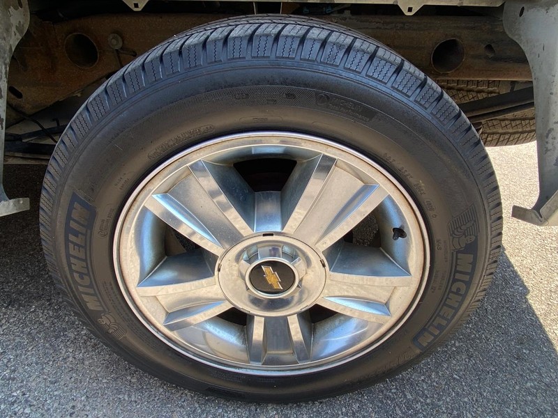 Chevrolet Silverado 1500 Vehicle Full-screen Gallery Image 24