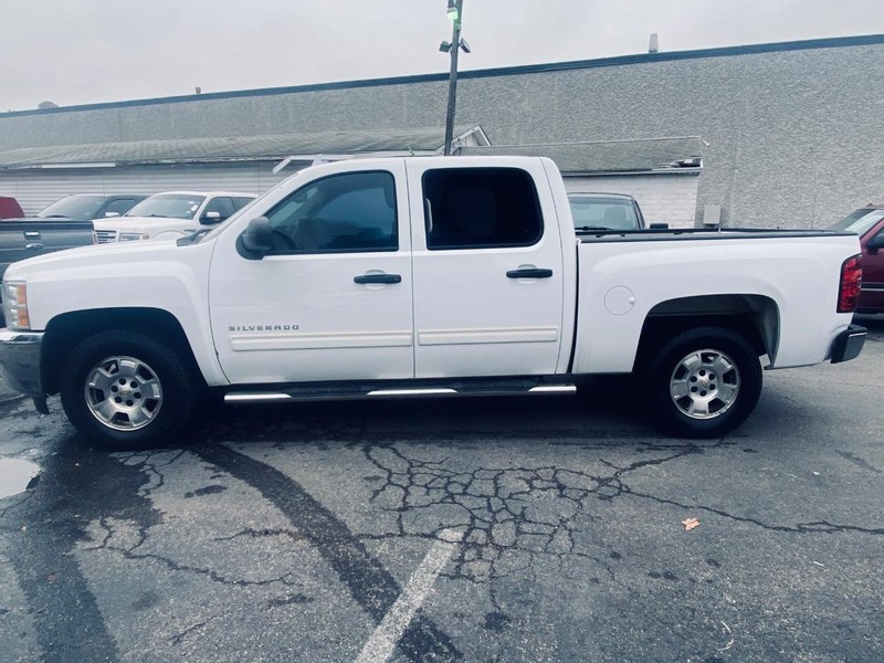 Chevrolet Silverado 1500 Vehicle Full-screen Gallery Image 02