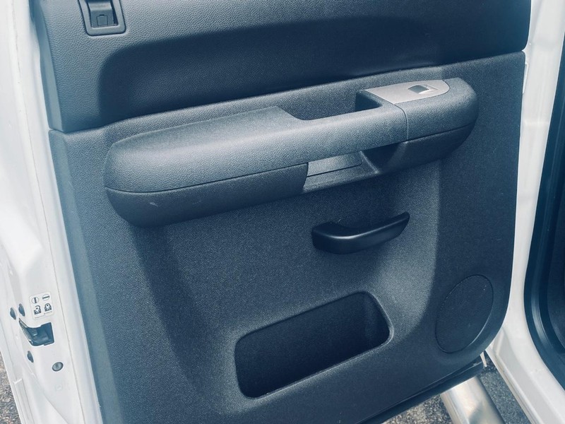 Chevrolet Silverado 1500 Vehicle Full-screen Gallery Image 12