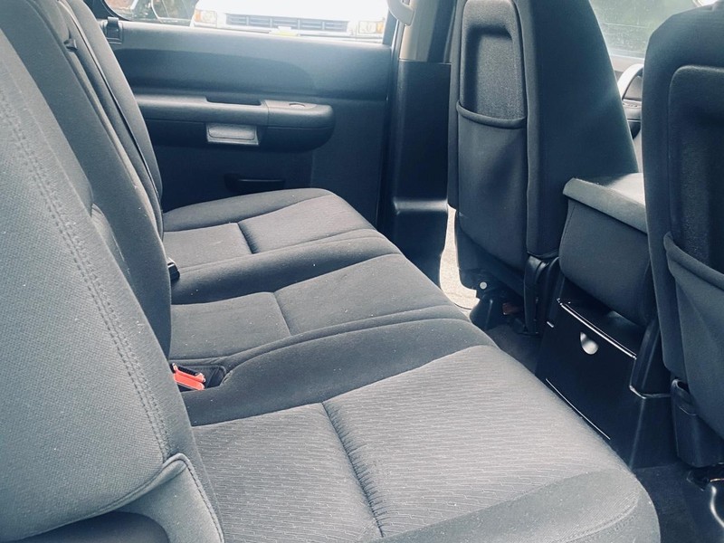 Chevrolet Silverado 1500 Vehicle Full-screen Gallery Image 16