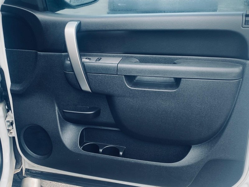 Chevrolet Silverado 1500 Vehicle Full-screen Gallery Image 17