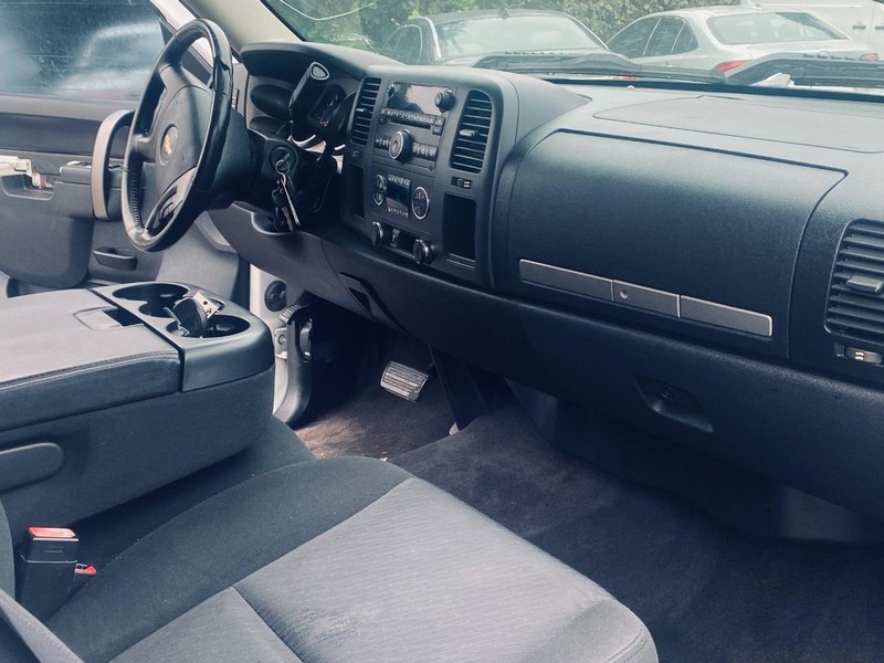 Chevrolet Silverado 1500 Vehicle Full-screen Gallery Image 18