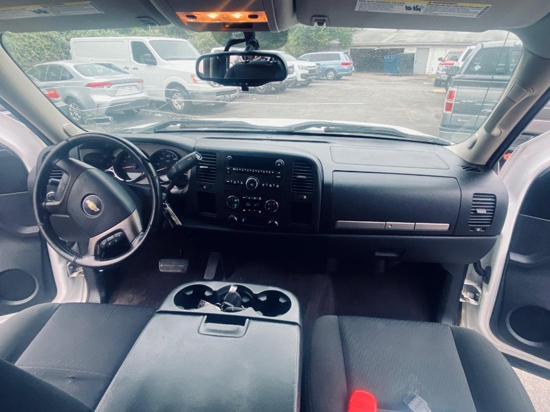 Chevrolet Silverado 1500 Vehicle Full-screen Gallery Image 19