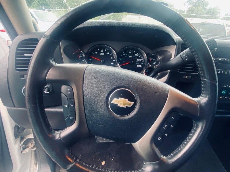 Chevrolet Silverado 1500 Vehicle Full-screen Gallery Image 21