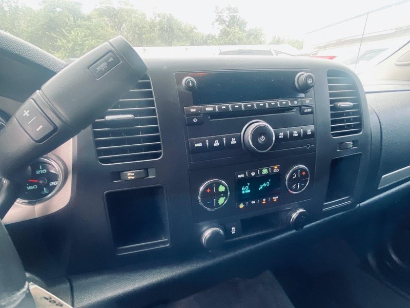Chevrolet Silverado 1500 Vehicle Full-screen Gallery Image 23