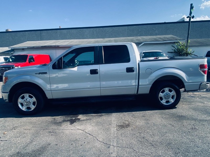 Ford F-150 Vehicle Full-screen Gallery Image 02