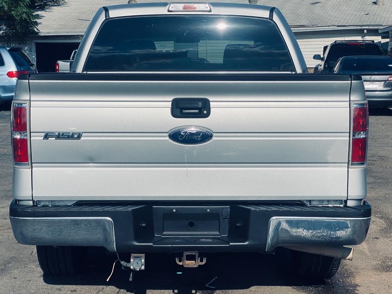 Ford F-150 Vehicle Full-screen Gallery Image 04
