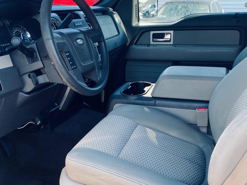 Ford F-150 Vehicle Full-screen Gallery Image 12