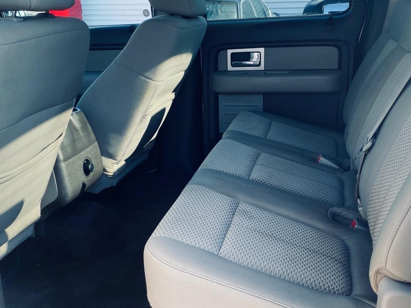 Ford F-150 Vehicle Full-screen Gallery Image 14