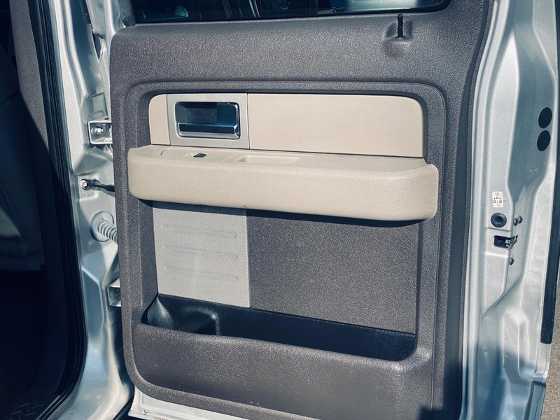 Ford F-150 Vehicle Full-screen Gallery Image 17