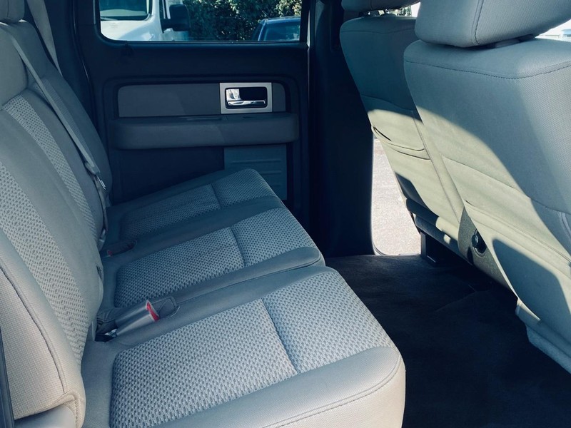 Ford F-150 Vehicle Full-screen Gallery Image 18
