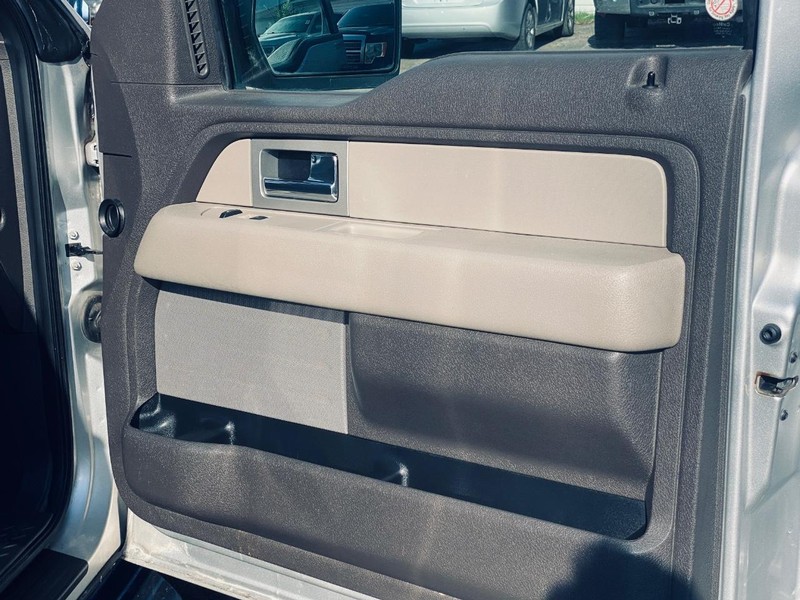 Ford F-150 Vehicle Full-screen Gallery Image 19