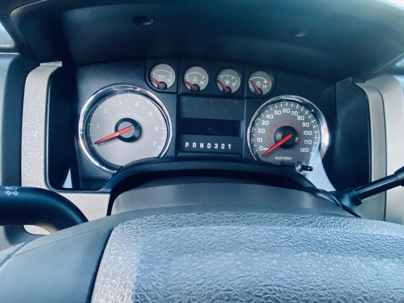 Ford F-150 Vehicle Full-screen Gallery Image 24