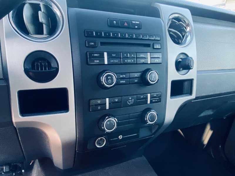 Ford F-150 Vehicle Full-screen Gallery Image 25