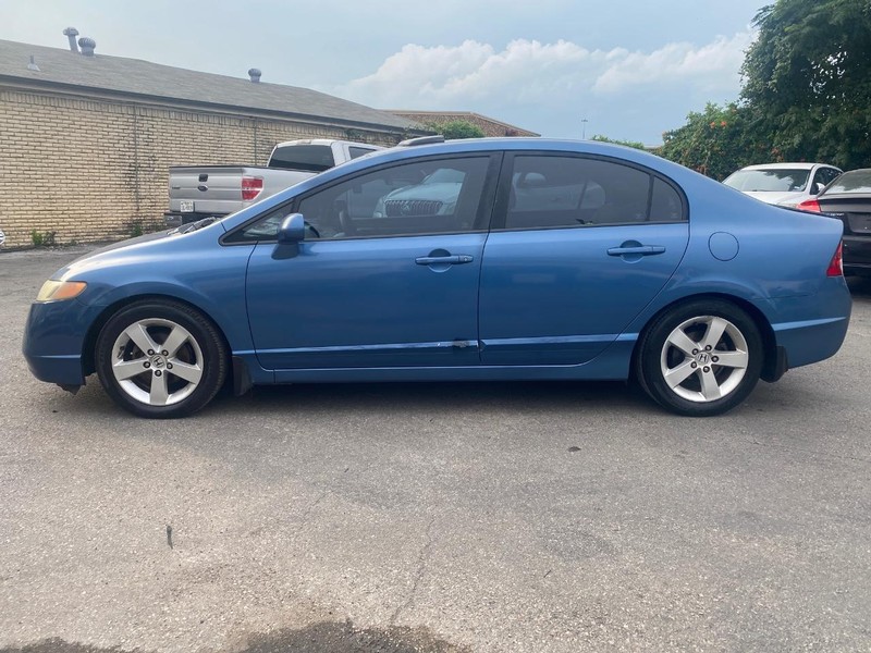 Honda Civic Sedan Vehicle Full-screen Gallery Image 03