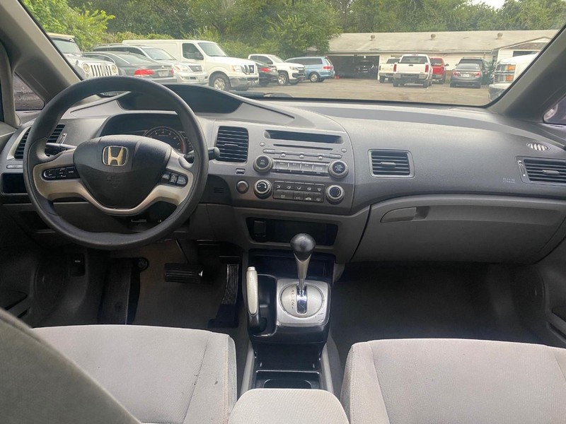 Honda Civic Sedan Vehicle Full-screen Gallery Image 17
