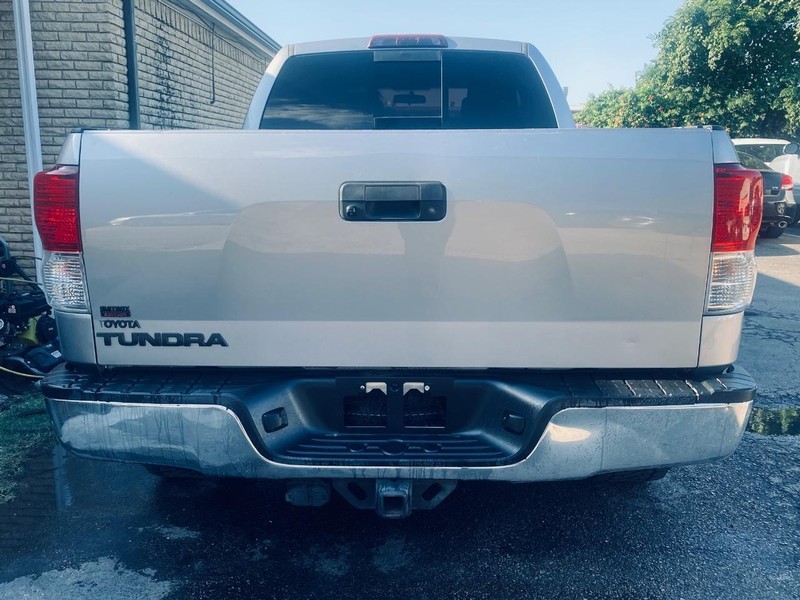 Toyota Tundra 2WD Truck Vehicle Full-screen Gallery Image 04