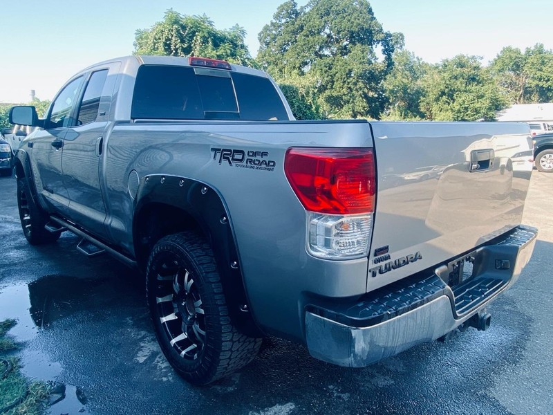 Toyota Tundra 2WD Truck Vehicle Full-screen Gallery Image 06