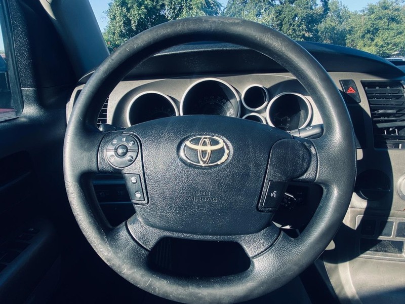 Toyota Tundra 2WD Truck Vehicle Full-screen Gallery Image 13